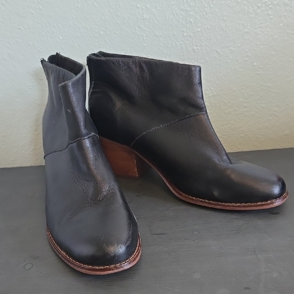 Toms Black Leather Ankle Boots Size 8 - Picture 1 of 8